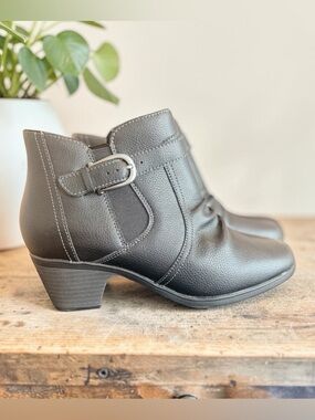 Clark’s Maye Bella Black Leather Ankle Boots Size 8.5